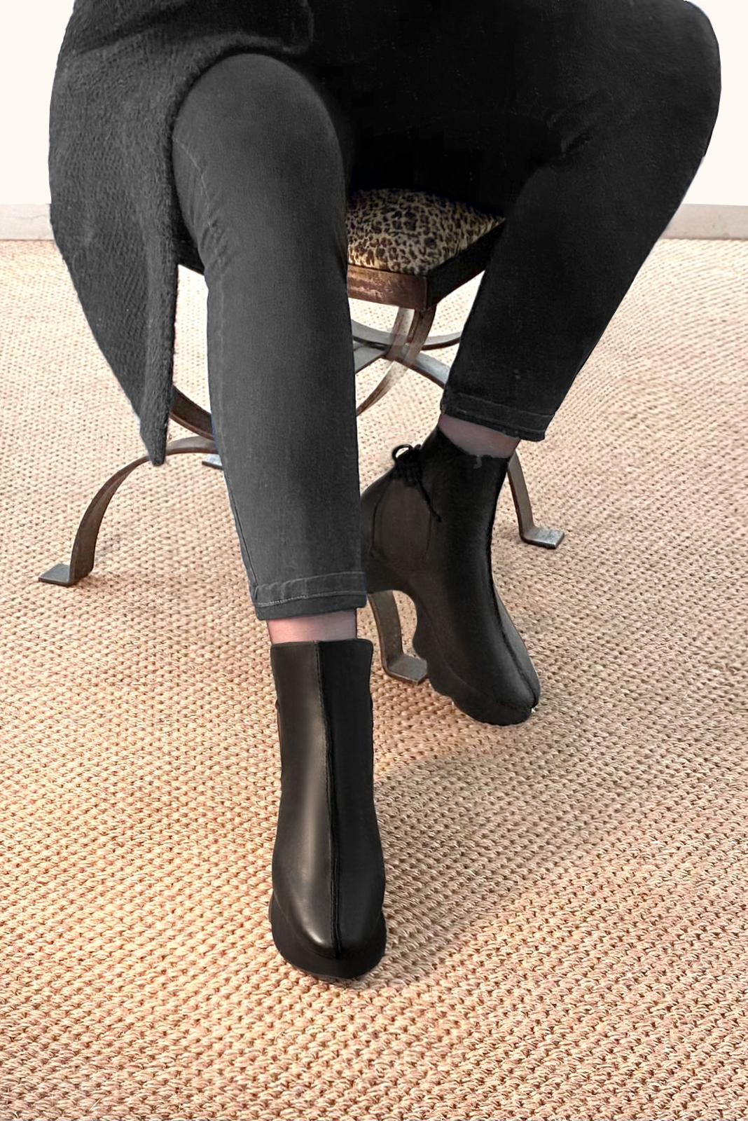 Satin black women's ankle boots with laces at the back. Round toe. Low rubber soles. Top view - Florence KOOIJMAN